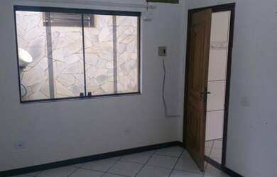 Imagem: A casa possui 2 Dormitórios, 2 Banheiros e está localizado