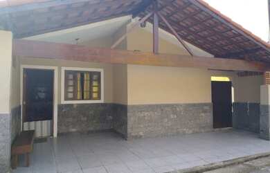 Imagem: A casa possui 3 Dormitórios, 3 Banheiros, 1 Vaga na garagem