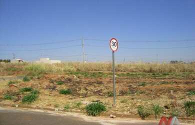 Imagem: O terreno possui 200m² de Área e está localizado em Fazenda