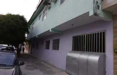 Imagem: A casa possui 3 Dormitórios, 3 Banheiros, 1 Vaga na garagem