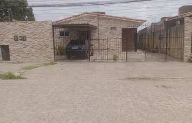 Imagem: A casa à venda possui 3 Dormitórios, 2 Banheiros, 1 Vaga na