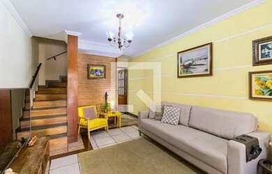 Imagem: A casa possui 3 Dormitórios, 2 Banheiros, 1 Vaga na garagem