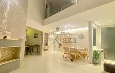 Imagem: A casa em condomínio possui 4 Dormitórios, 4 Banheiros, 4