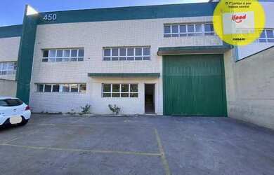 Imagem: O depósito possui 5 Vagas na garagem, 827m² de Área e está