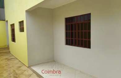 Imagem: A casa possui 2 Dormitórios, 2 Banheiros, 2 Vagas na garagem