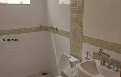 Imagem: A casa possui 3 Dormitórios, 3 Banheiros, 2 Vagas na garagem