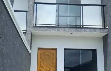 Imagem: A casa possui 2 Dormitórios, 2 Banheiros, 1 Vaga na garagem