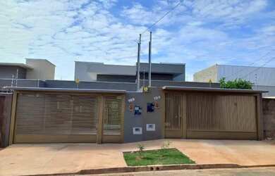 Imagem: A casa possui 3 Dormitórios, 4 Banheiros, 118m² de Área e