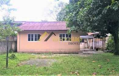 Imagem: A casa possui 2 Dormitórios, 1 Banheiro, 2 Vagas na garagem