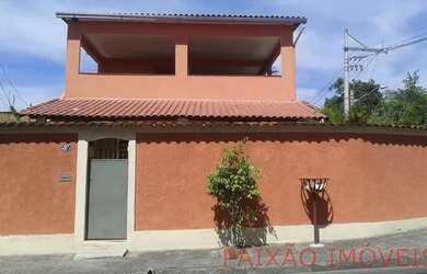 Imagem: A casa possui 2 Dormitórios, 2 Banheiros, 3 Vagas na garagem