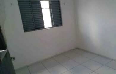 Imagem: A casa possui 2 Dormitórios, 1 Banheiro, 1 Vaga na garagem