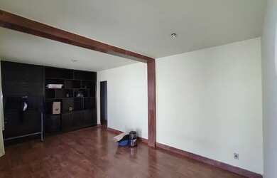 Imagem: A casa possui 2 Dormitórios, 2 Banheiros, 2 Vagas na garagem