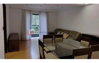 Imagem: O apartamento possui 3 Dormitórios, 1 Banheiro, 3 Vagas na