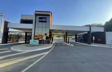 Imagem: A casa em condomínio possui 3 Dormitórios, 3 Banheiros, 4