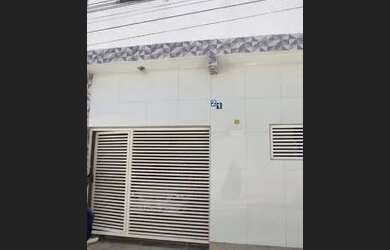 Imagem: A casa possui 2 Dormitórios, 2 Banheiros, 1 Vaga na garagem