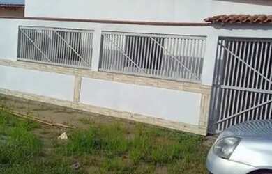 Imagem: A casa possui 3 Dormitórios, 2 Banheiros e 1 Vaga na garagem