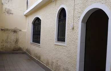 Imagem: A casa possui 2 Dormitórios, 2 Banheiros e está localizado