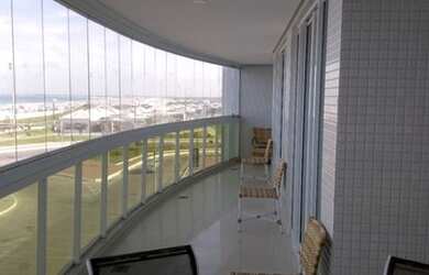 Imagem 1: Luxuoso apartamento frontal a Praia do Forte e com deslumbrante vista...