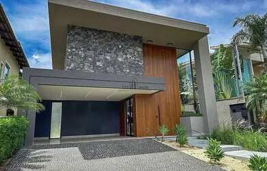 Imagem: A casa em condomínio possui 4 Dormitórios, 5 Banheiros, 4