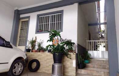 Imagem: A casa possui 2 Dormitórios, 1 Banheiro, 2 Vagas na garagem