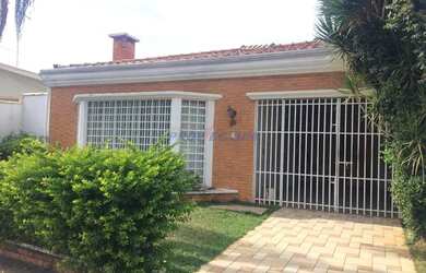 Imagem: A casa possui 5 Dormitórios, 3 Banheiros, 2 Vagas na garagem