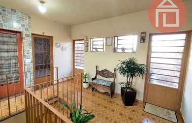 Imagem: A casa possui 3 Dormitórios, 2 Banheiros, 90m² de Área e