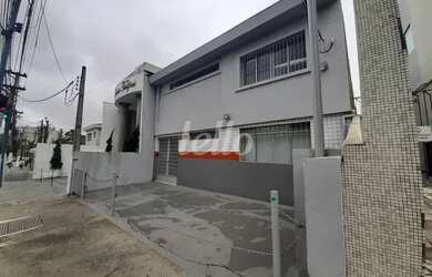 Imagem: A casa possui 5 Banheiros, 3 Vagas na garagem, 450m² de Área