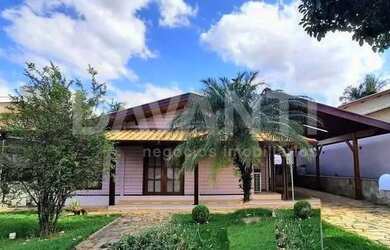 Imagem: A casa em condomínio possui 3 Dormitórios, 3 Banheiros, 2