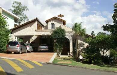 Imagem: A casa em condomínio possui 4 Dormitórios, 4 Banheiros, 4