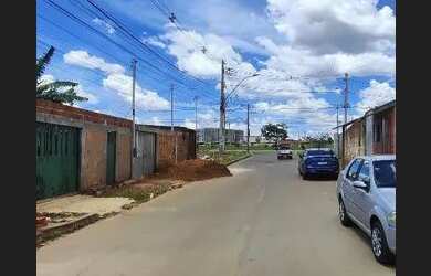 Imagem: A casa possui 1 Dormitório, 1 Banheiro, 2 Vagas na garagem