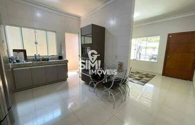 Imagem: A casa possui 3 Dormitórios, 3 Banheiros, 2 Vagas na garagem