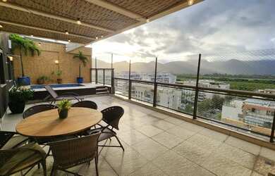 Imagem: O apartamento possui 5 Dormitórios, 5 Banheiros, 3 Vagas na