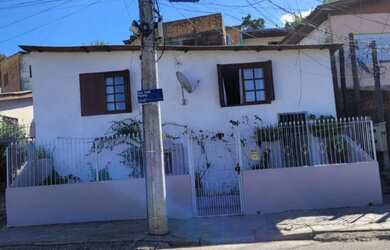 Imagem: A casa possui 2 Dormitórios, 2 Banheiros e está localizado