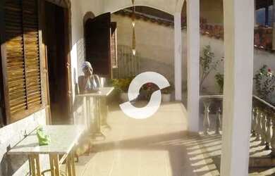 Imagem: A casa possui 3 Dormitórios, 2 Banheiros, 2 Vagas na garagem