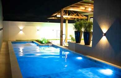 Imagem: A casa possui 5 Dormitórios, 5 Banheiros, 4 Vagas na garagem