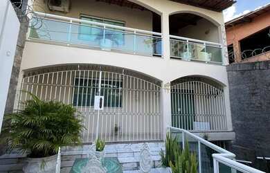 Imagem: A casa possui 3 Dormitórios, 4 Banheiros, 2 Vagas na garagem