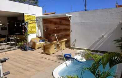 Imagem: A casa possui 3 Dormitórios, 2 Banheiros e está localizado