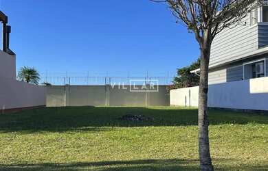 Imagem: O terreno possui 341m² de Área e está localizado em Laranjal