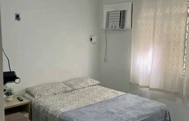 Imagem: O apartamento possui 1 Dormitório, Acomodam 2 pessoas e está