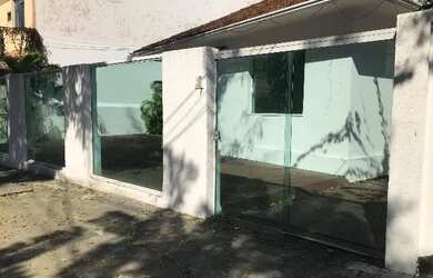 Imagem: A casa possui 5 Dormitórios, 4 Banheiros, 5 Vagas na garagem