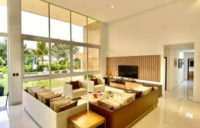 Imagem: O apartamento possui 5 Dormitórios, 2 Banheiros, 5 Vagas na