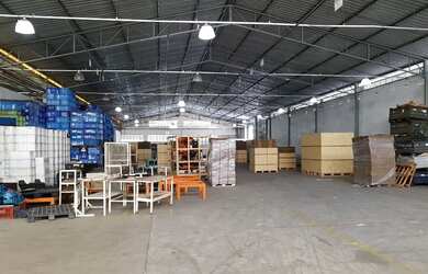 Imagem: O depósito possui 5 Vagas na garagem, 9.900m² de Área e