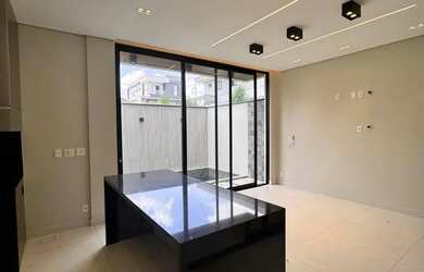 Imagem 3: Duplex em Fino Acabamento/ 04 Suítes com closet e Varanda/ 03Suítes...