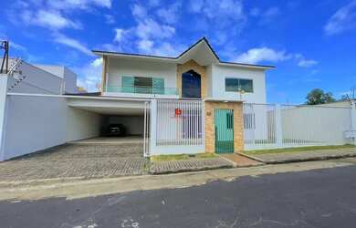 Imagem: A casa em condomínio possui 5 Dormitórios, 1 Banheiro, 5 Vagas