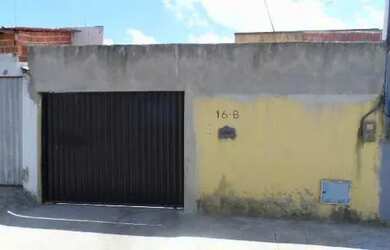 Imagem: A casa possui 2 Dormitórios, 1 Banheiro, 425m² de Área e