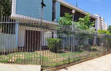 Imagem: A casa possui 4 Dormitórios, 5 Banheiros, 580m² de Área e