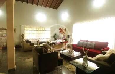 Imagem: A casa em condomínio possui 5 Dormitórios, 5 Banheiros, 980m²