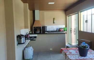 Imagem: A casa possui 2 Dormitórios, 1 Banheiro e está localizado