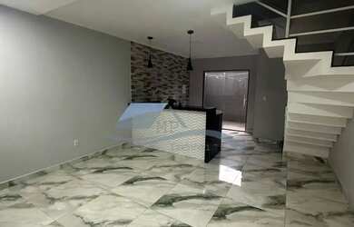 Imagem: A casa possui 2 Dormitórios, 3 Banheiros, 1 Vaga na garagem