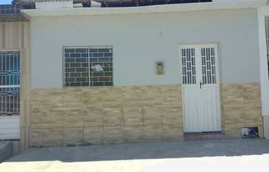 Imagem: A casa possui 2 Dormitórios, 1 Banheiro, 140m² de Área e